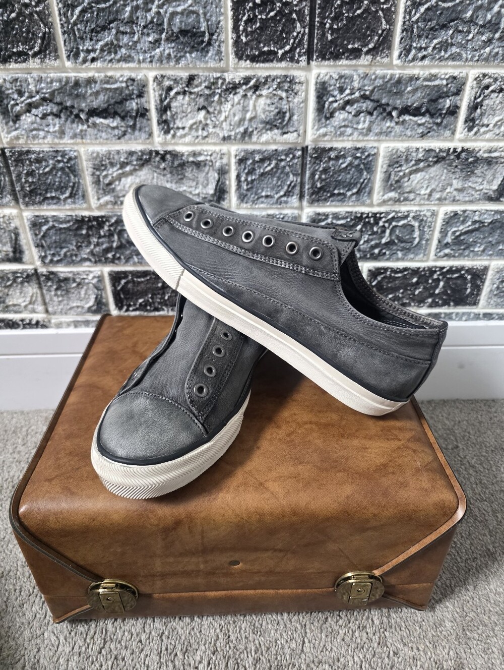 John Varvatos 315 Men's Casual Slip-On Sneakers in Gray Size 12M